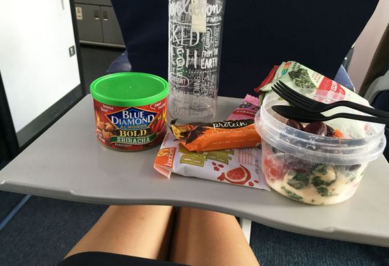 นำอาหารขึ้นไปกินบนเครื่องบิน